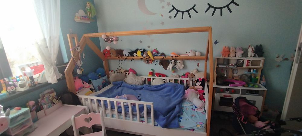 Łóżko dziecięce domek białe z drewnem