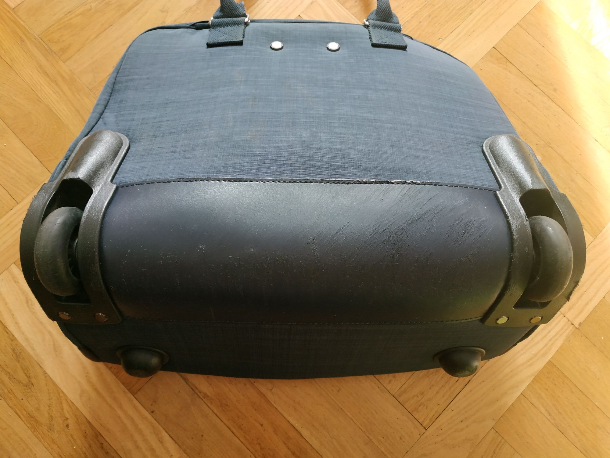 Бизнес-кейс, сумка, чемодан на колесах Kipling