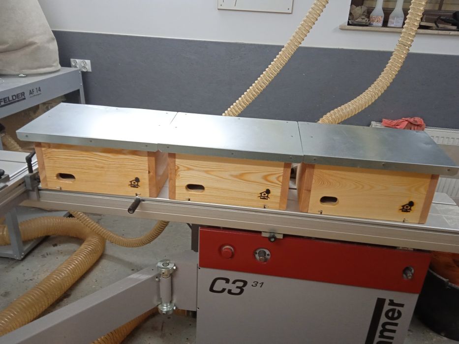 Budka skrzynka lęgowa dla jerzyków.