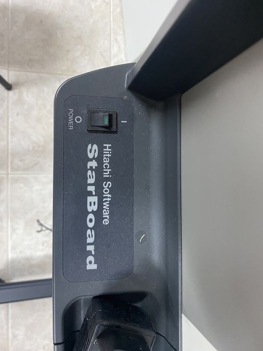 Quadro interativo Hitachi como novo