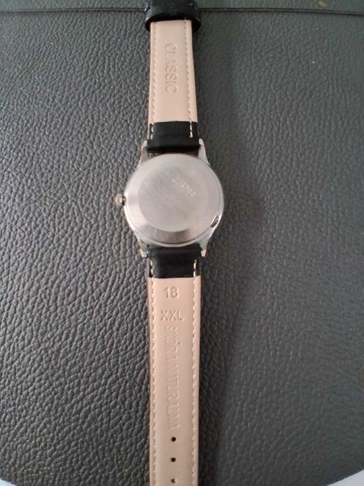 DUŻY Zegarek SLAVA z datownikiem SPRAWNY