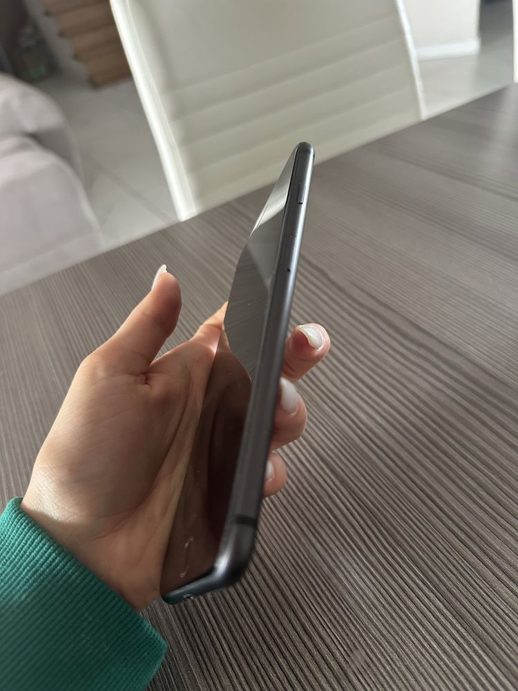 Iphone 8 Plus uszkodzony