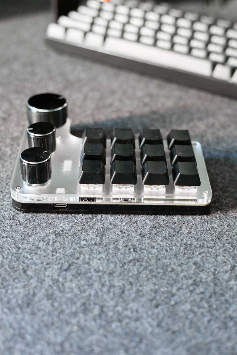 Mini klawiatura BT/ 12 klawiszy 3 pokrętła/ PC /Macbook