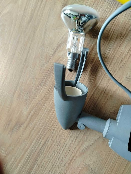 Lampka przykręcana do blatu