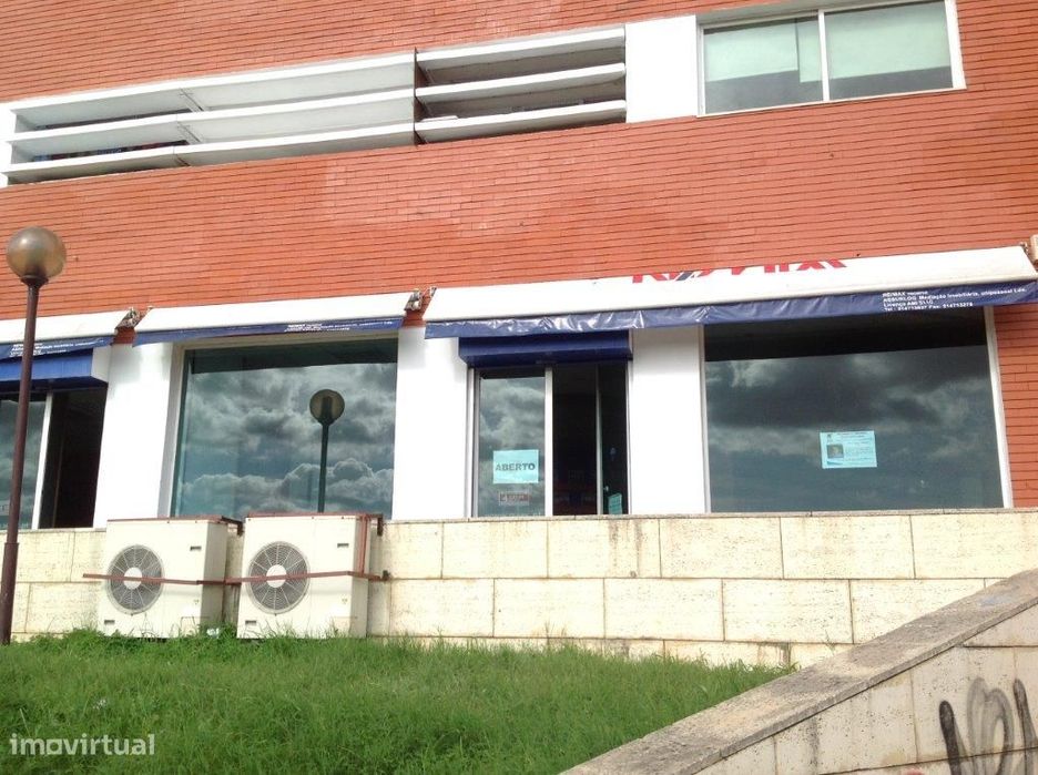 Loja / Escritório pronto a funcionar, AC, Alarme, Toldos, junto IKEA