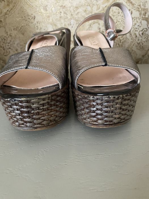 Босоніжки шкіряні