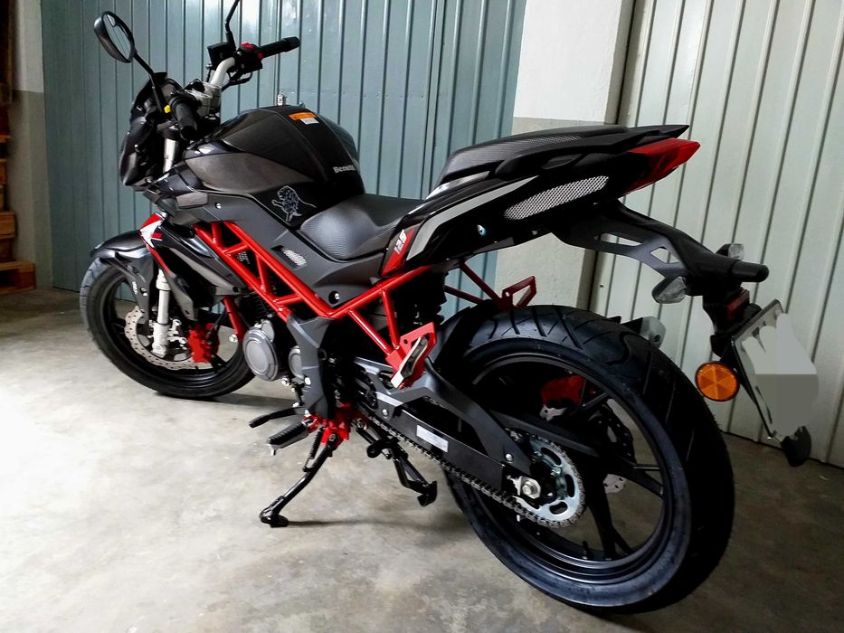 Benelli BN 125 de 2019 em excelentes condições como nova.
