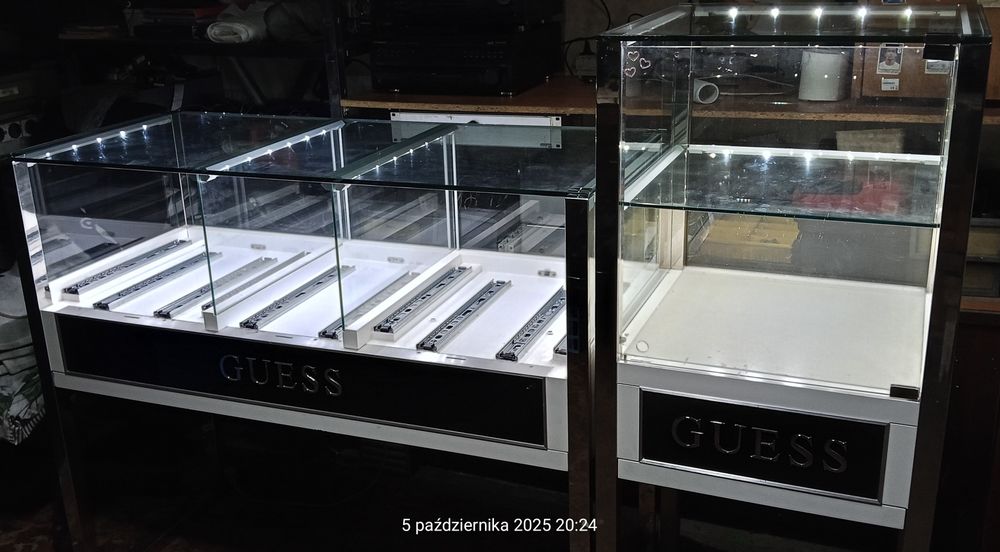 2szt Gabloty witryny szklane Guess