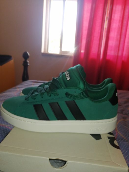 Adidas 42,5 (novo)