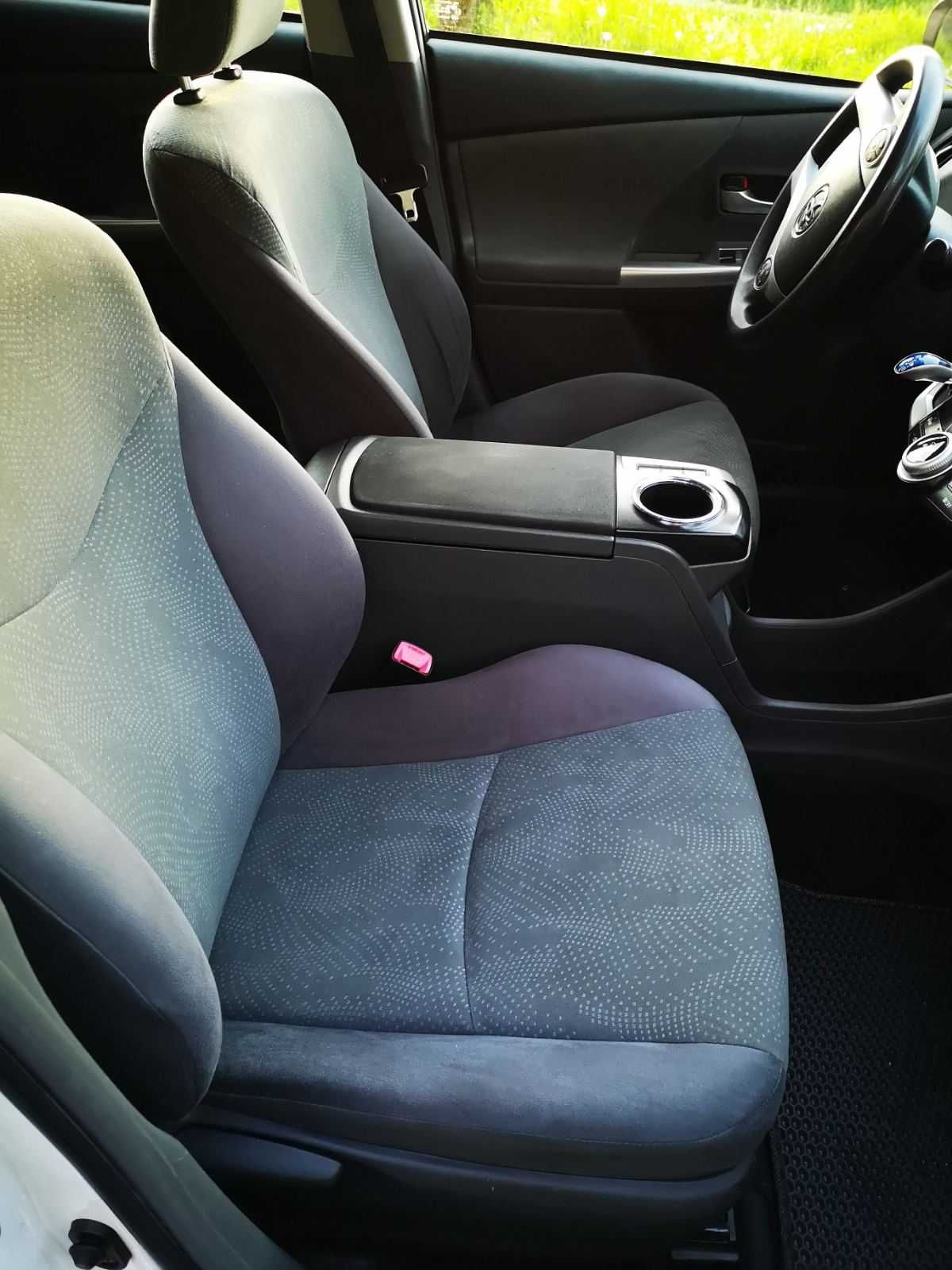 Оренда для таксі Toyota Prius V Приус долгосрочная аренда авто гибрид