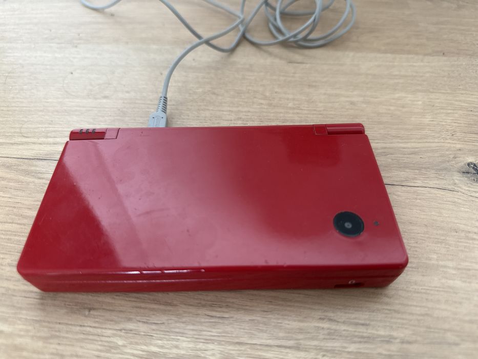 Nintendo dsi vermelha para peças (liga mas nao da imagem)