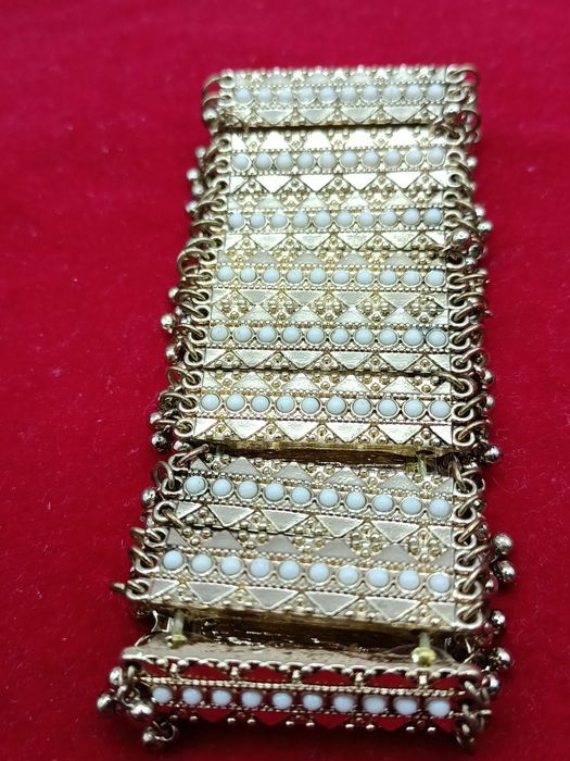 Szeroka bransoletka na gumce metalowa
Bardzo dobry