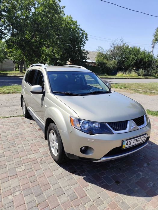 Продам  Mitsubishi OUTLANDER XL