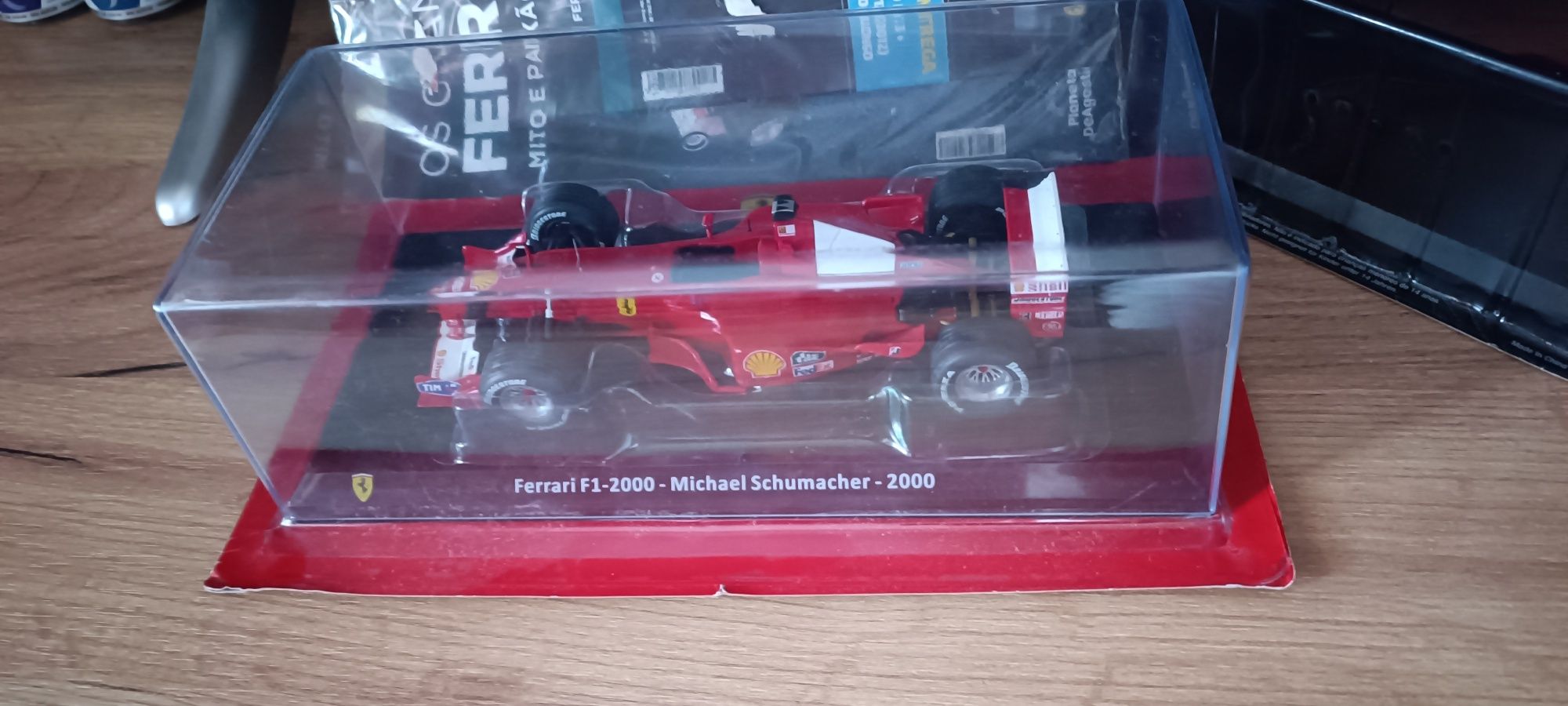 Carro 1/24 Michael Schumacher coleção oficial formula 1