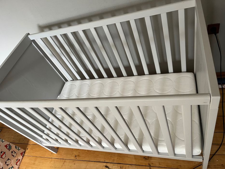 Łóżeczko z materacem szare ikea