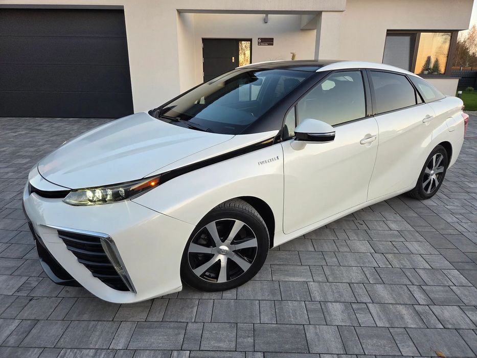 Toyota Mirai Zarejestrowana w Polsce Ledy Skóra
