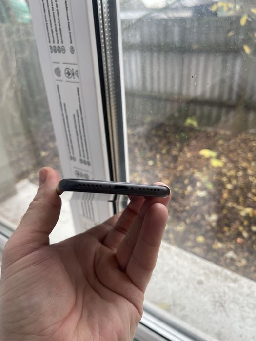 Айфон 8  4/64 в гарному стані!