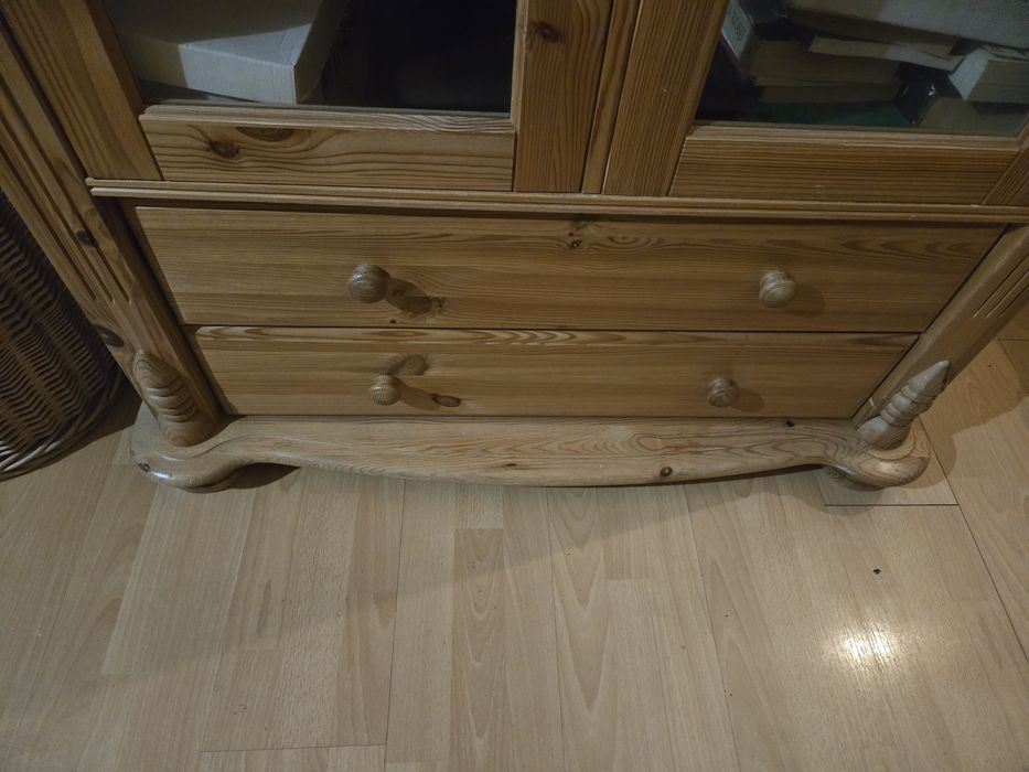 Solidna komoda, witryna, narożnik z litego drewna