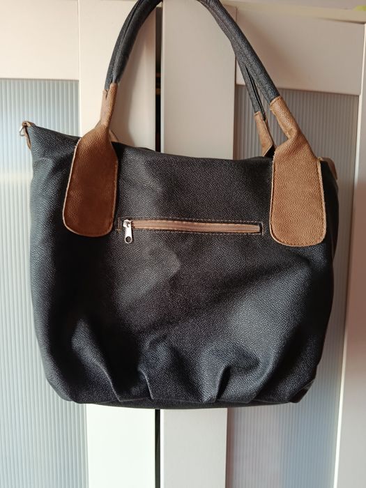 Mala preta e castanha.