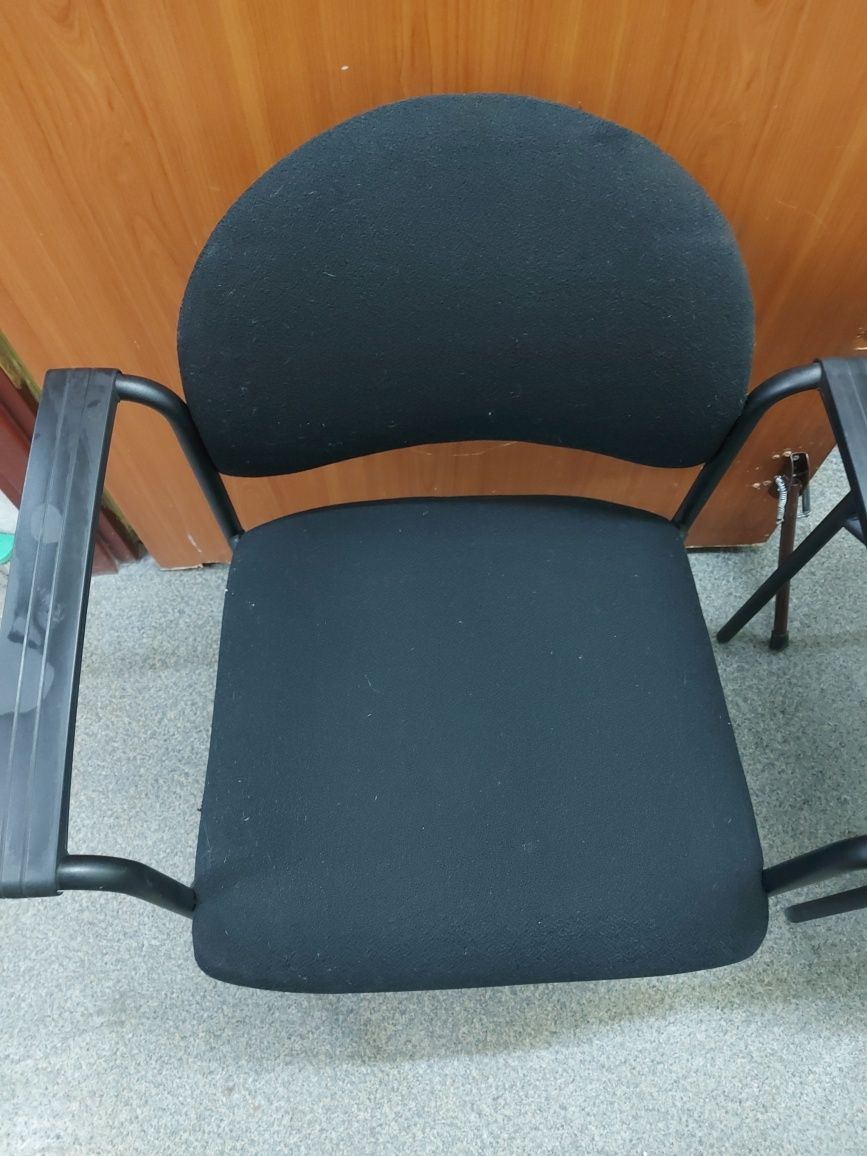 Krzesła biurowe rurkowe