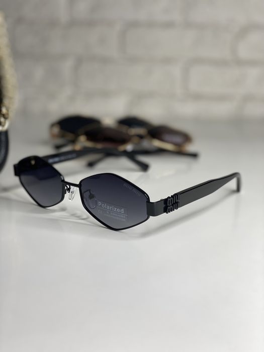 Женские очки MIU MIU Polarized черные/коричневые Ромбы с поляризацией