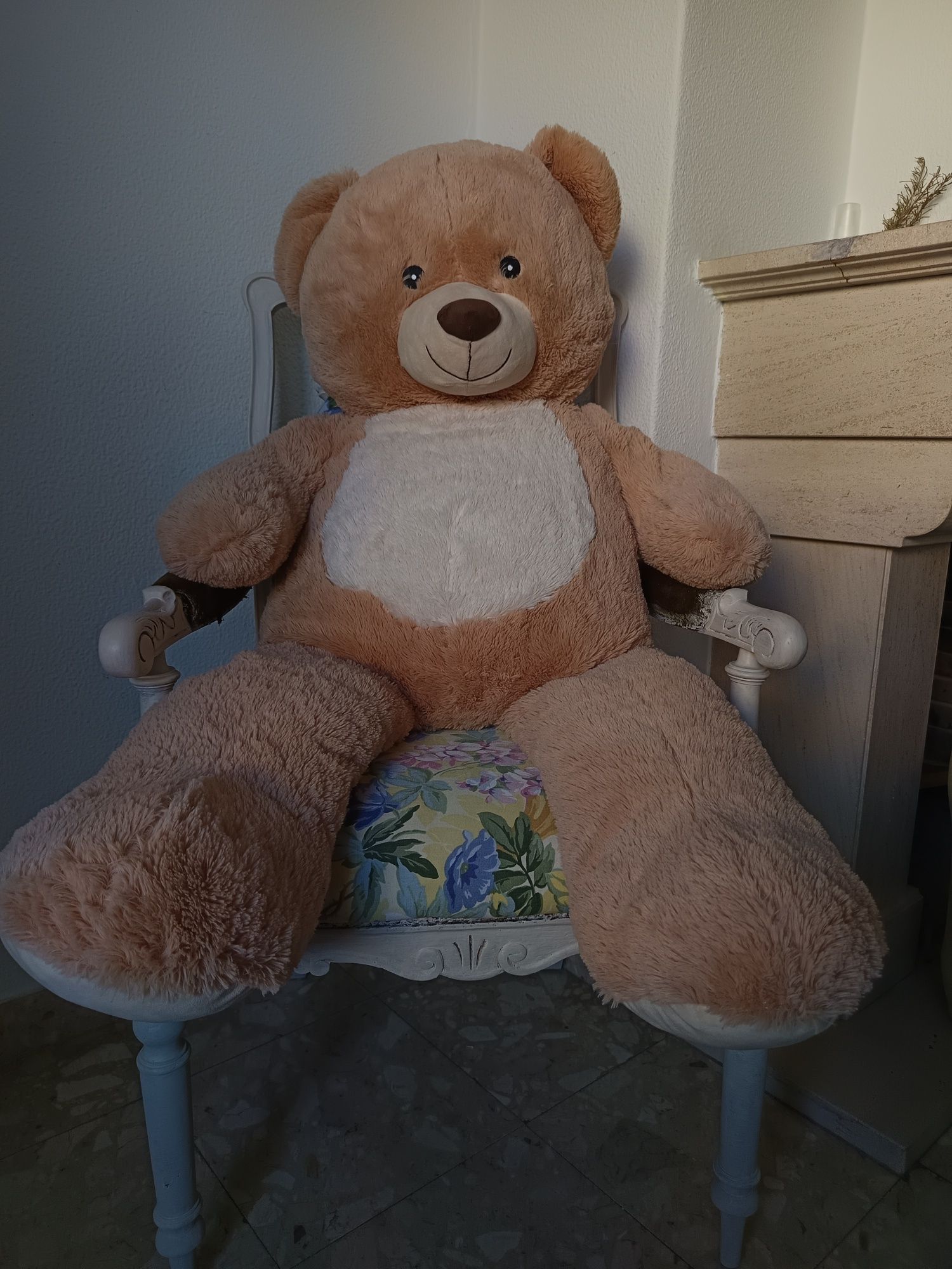 Urso de peluche grande. Usado 1 vez para aniversário