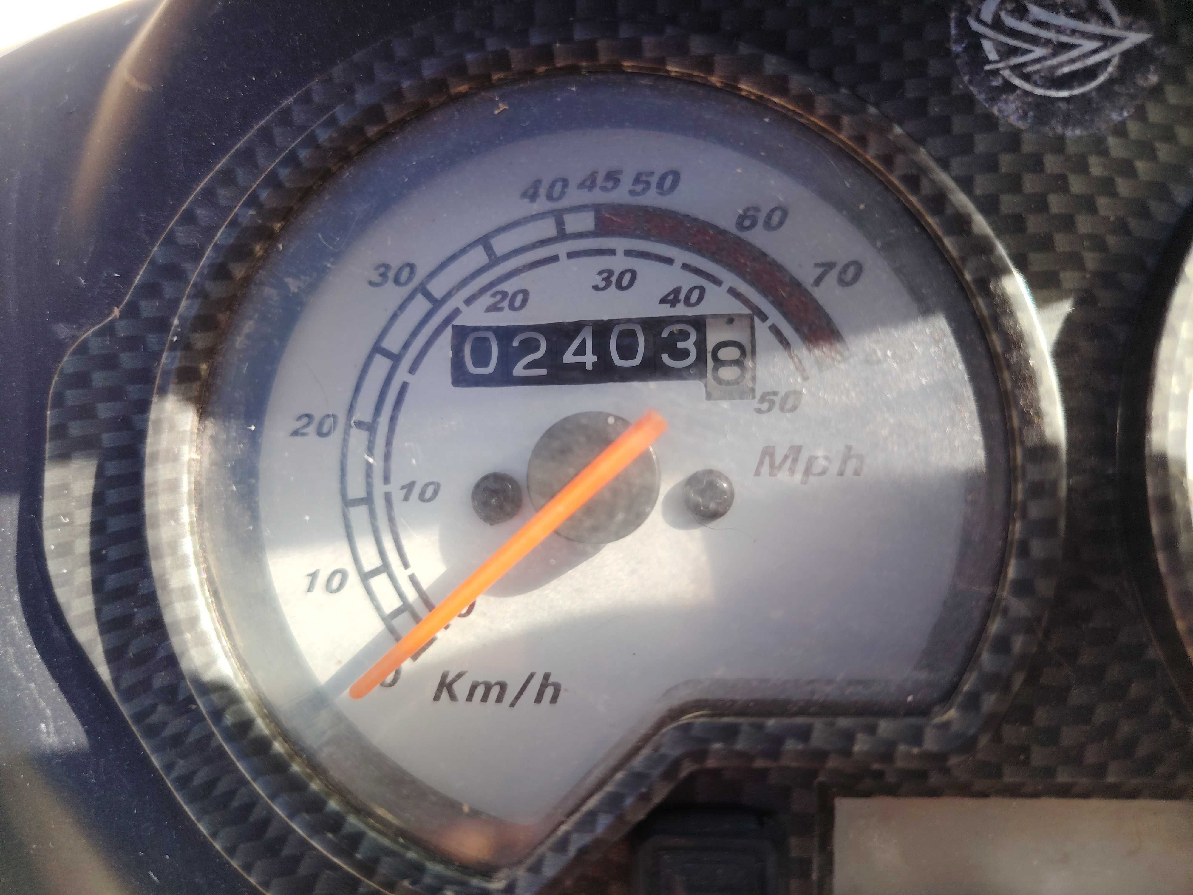 Keeway F-ACT 50 vermelha