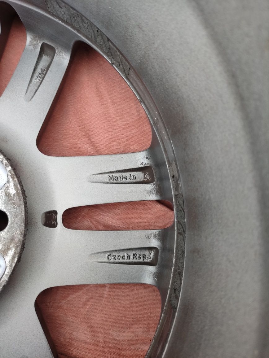 Sprzedam 4 felgi aluminiowe vw Touran 1T