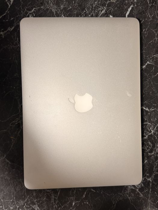 MacBook Air - без зарядного пристрою…