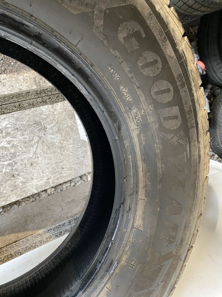 Opona pojedyncza 225/75/16c GoodYear Ultra Grip cargo