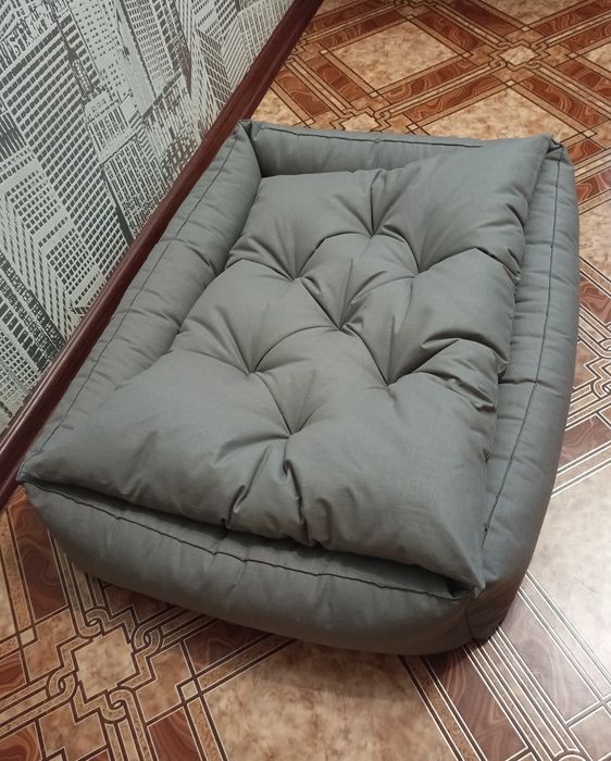 Лежанки та матрасики для собак та котів