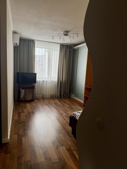 Затишна квартира на березі Дніпра на Митниці!