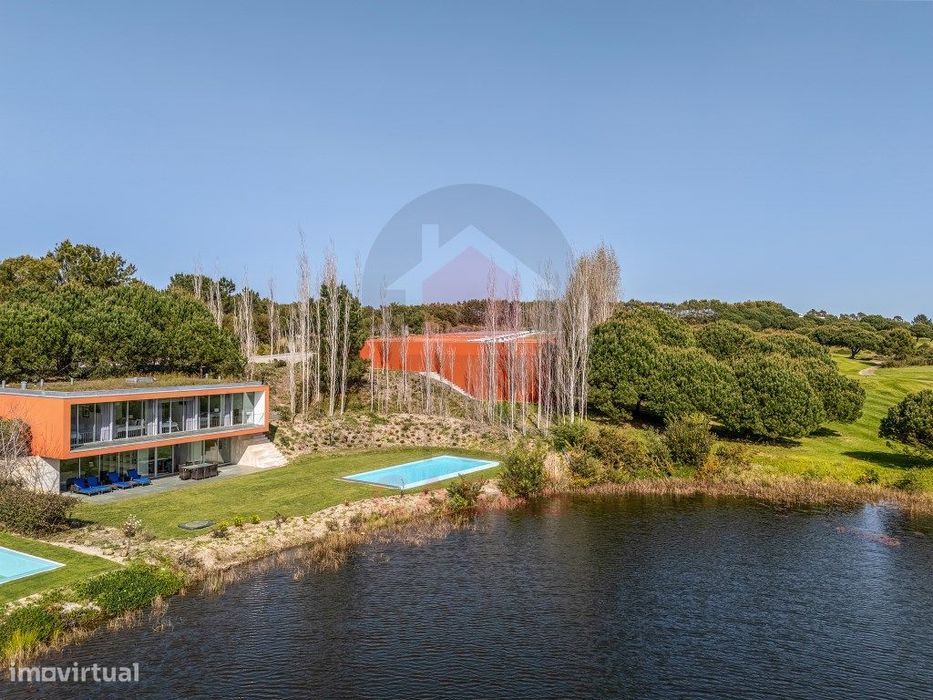 Moradia Exclusiva com Assinatura de Eduardo Souto de Moura no Bom S...