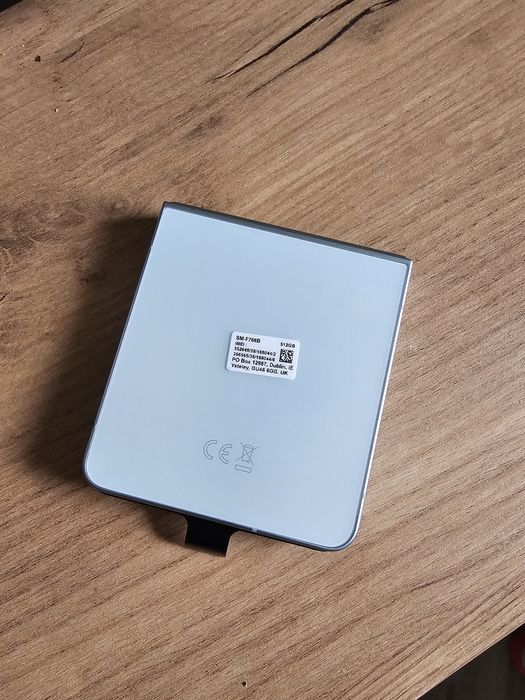 Samsung Galaxy Z Flip7 12/256 wraz z oryginalnym casem