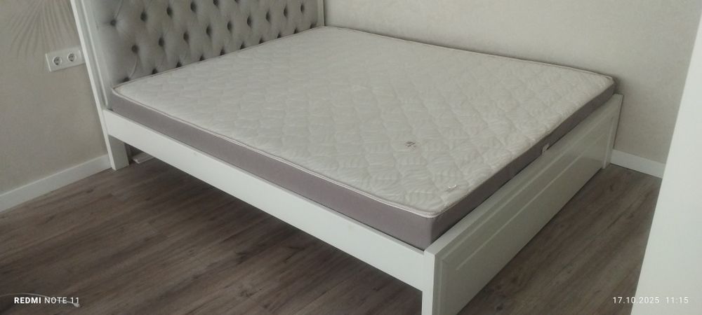 Двоспальне ліжко