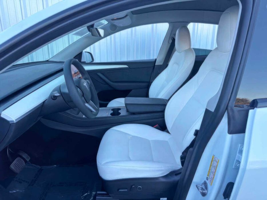 Tesla Model Y      2022