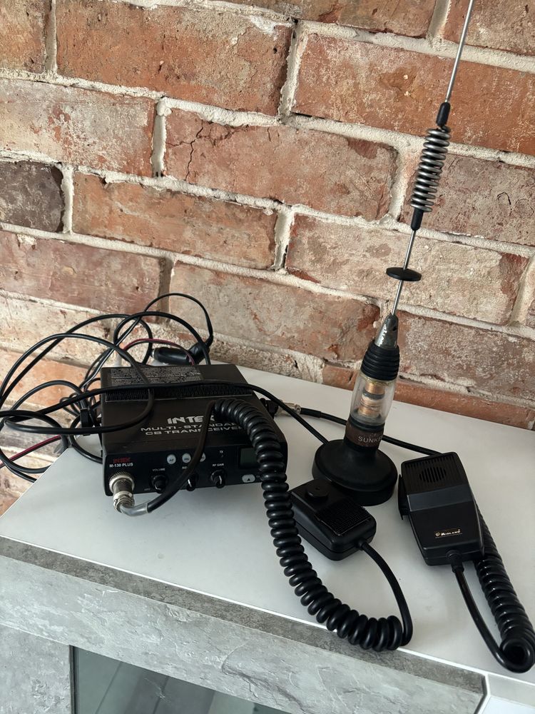 Cb radio w stanie bdb plus antena i dwie gruszki