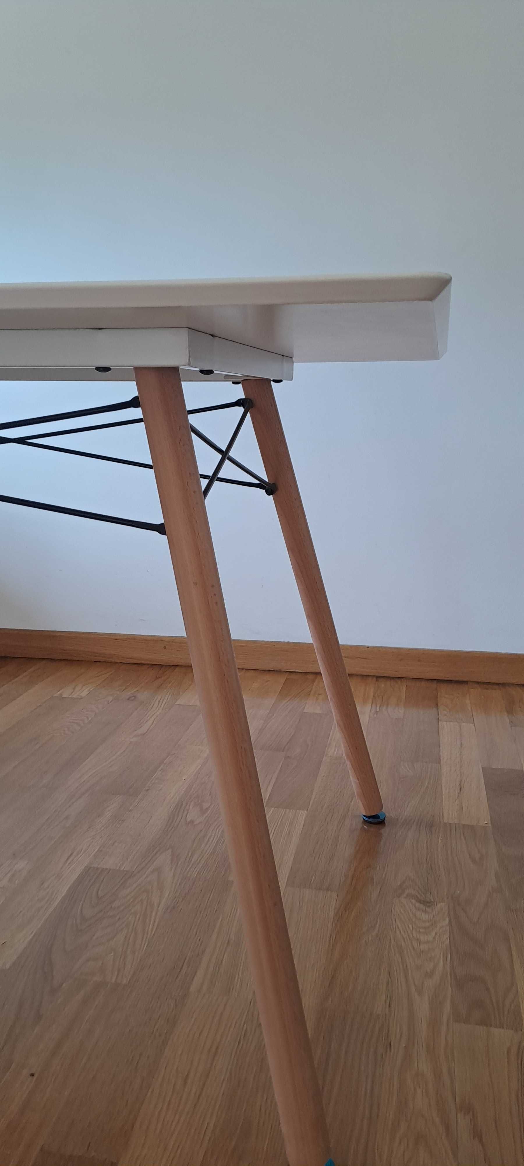 Mesa de cozinha branca praticamente nova