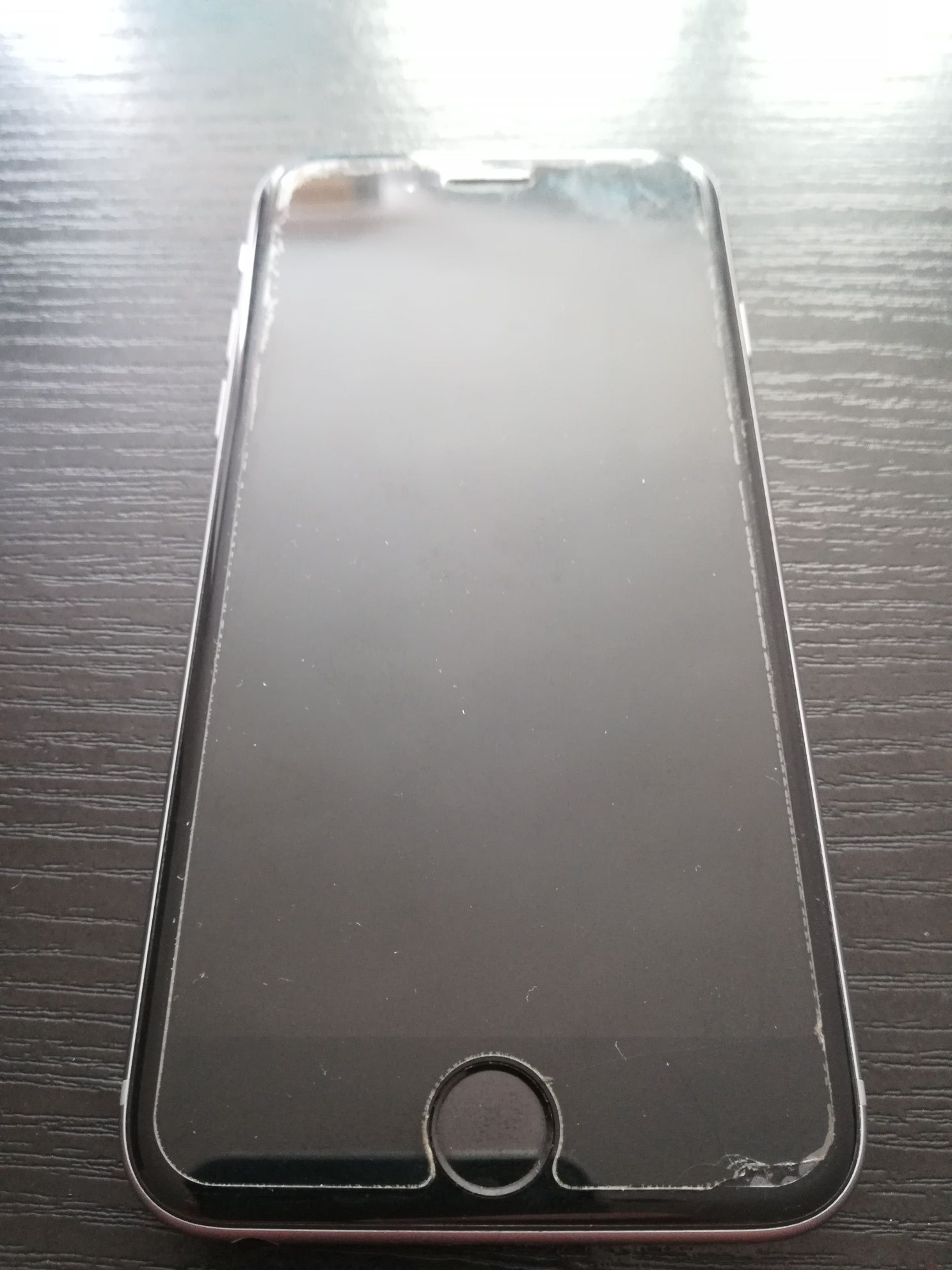 Używany IPhone 6s 32 GB, srebrny.