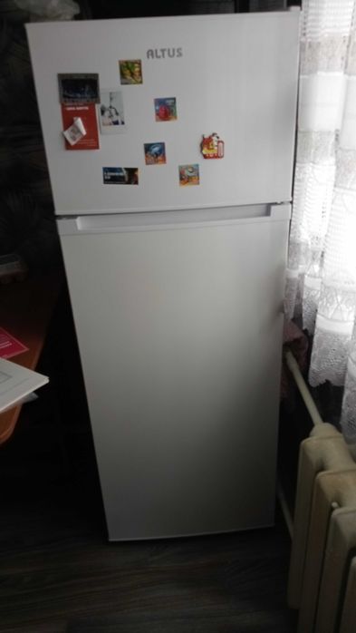Продам холодильник Altus ALT240DW