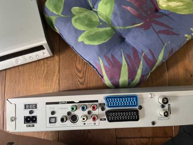 NAGRYWARKI DVD - Panasonic DMR-EX80S i LG DR 389