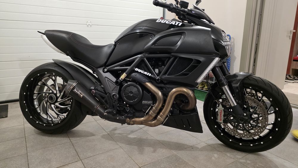 Ducati diavel 2011