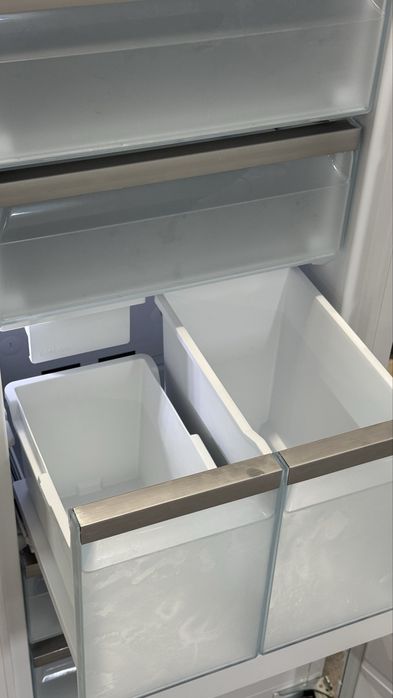 Сама топова вбудована морозильна камера. FNS 7794D. ActiveDoor