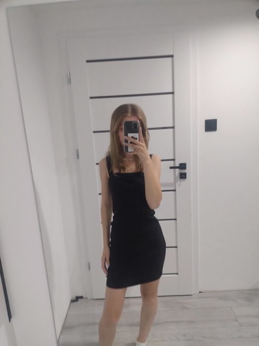 Jeansowa sukienka czarna klasyczna mini midi dopasowana na ramiączkach