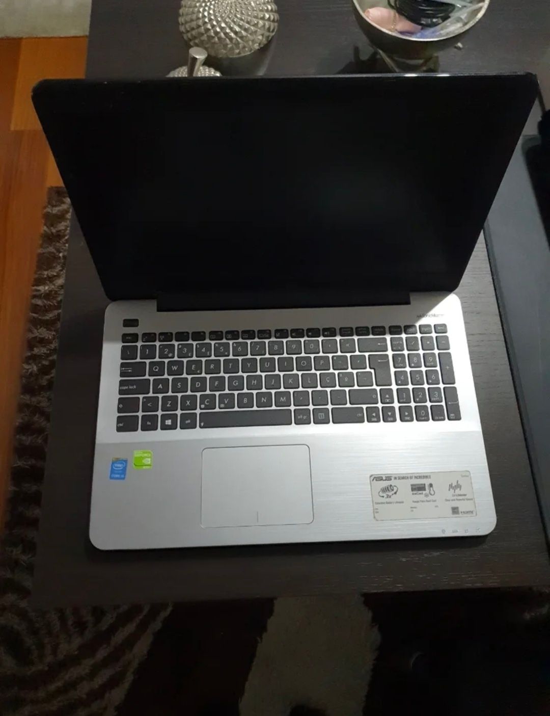 Portátil Asus X555