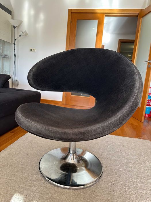 Cadeira Giratória de Design Preta – Moderna e Confortável