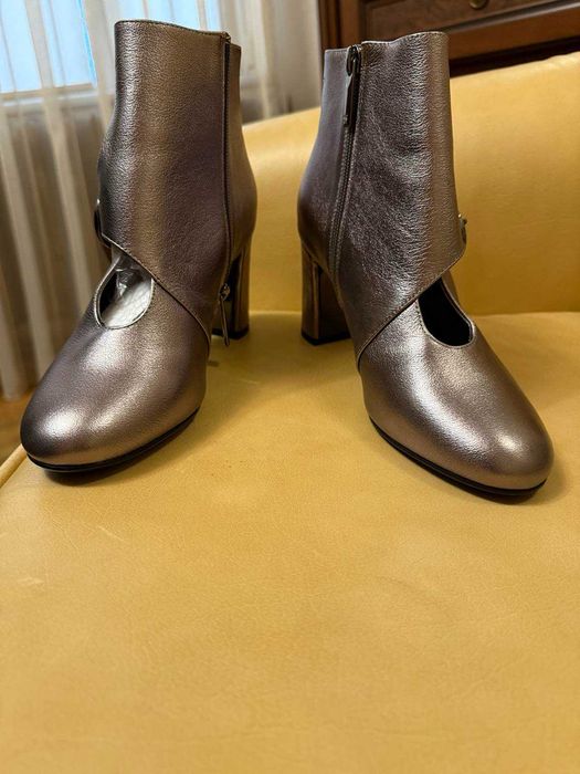 Продам жіночі черевички (ботильйони)