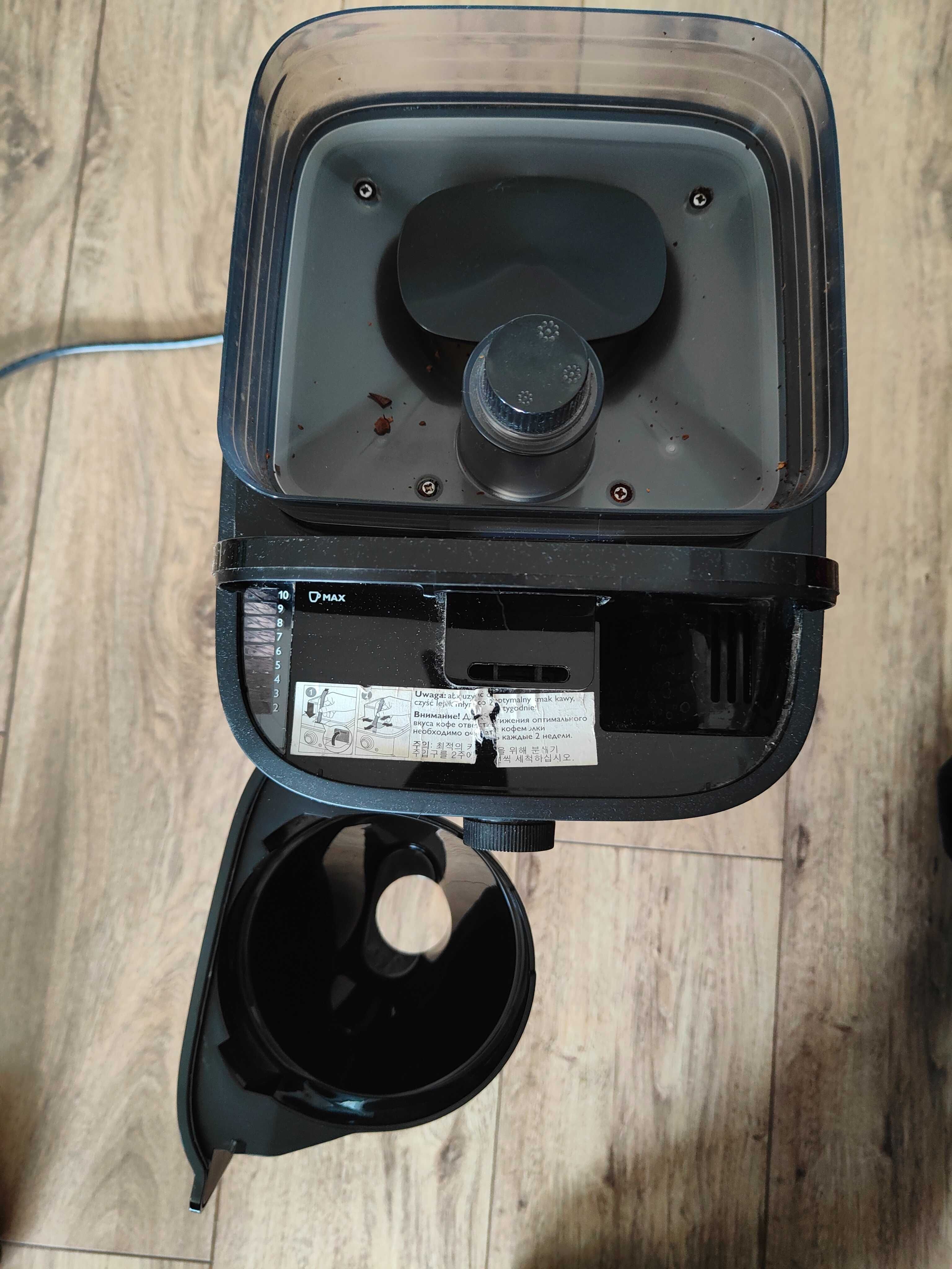 Ekspres Philips Grind & Brew HD7767/00 Młynek żarnowy, zestaw filtrów