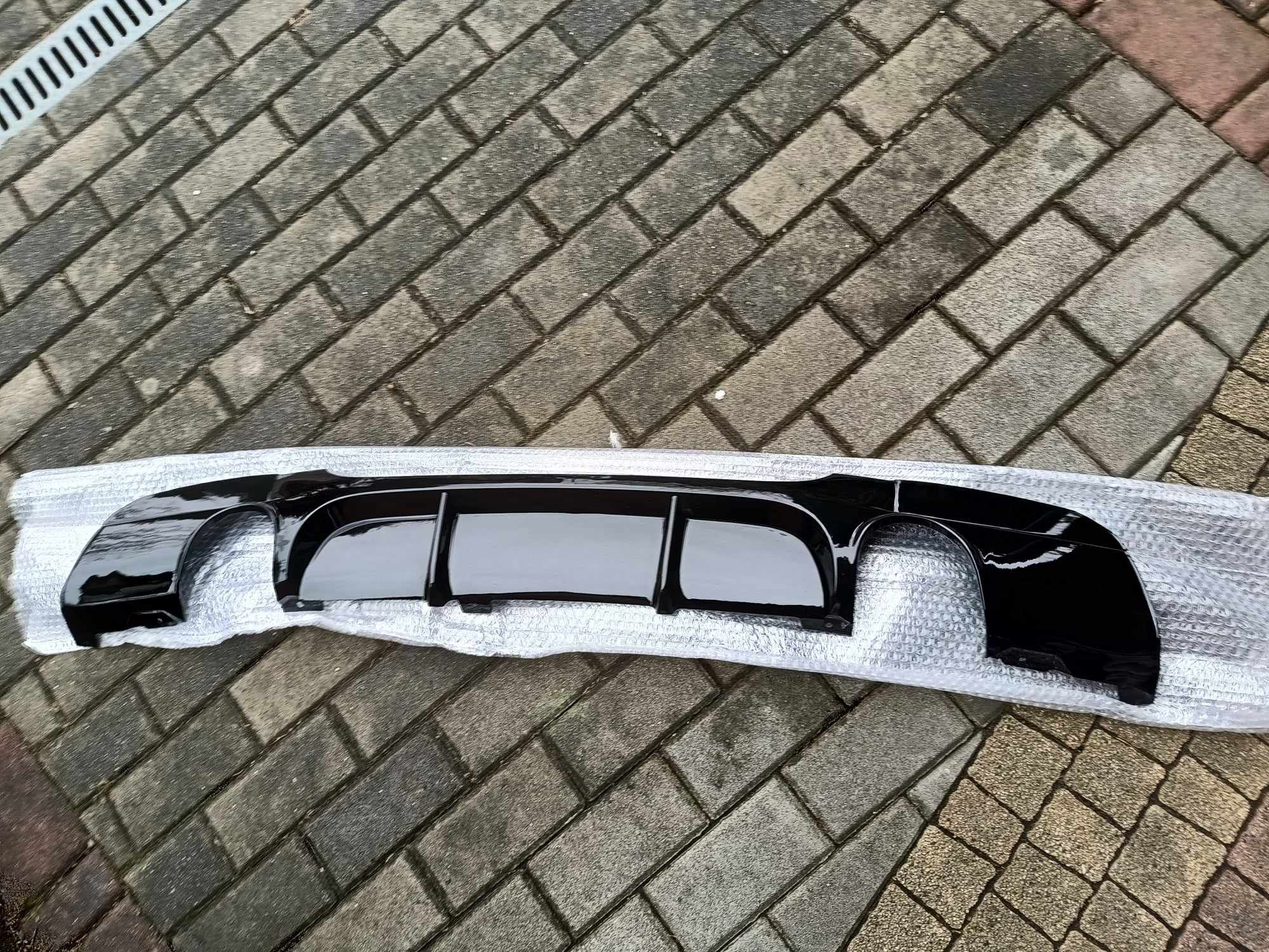 Dyfuzor BMW E90 E91 m performance 335i 335d czarny połysk spoiler pak