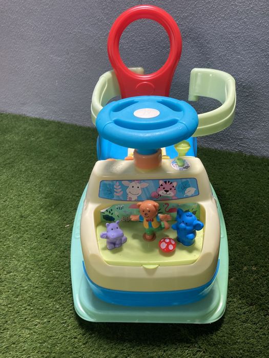 Carrinho e baloiço de criança